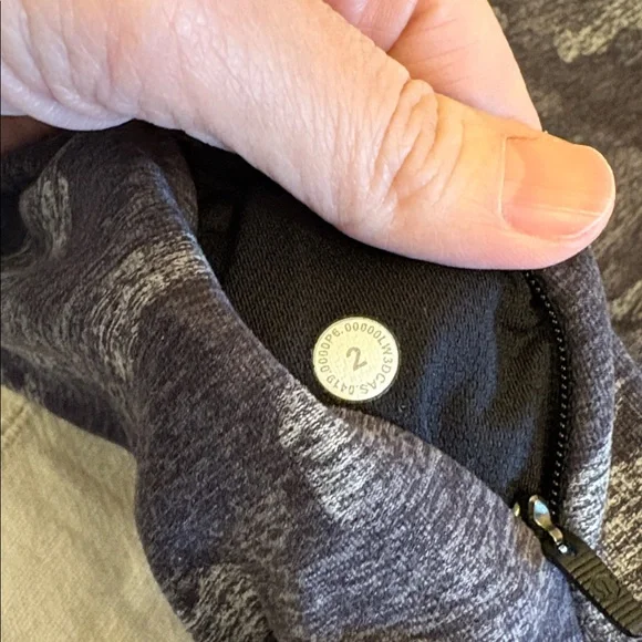 LULULEMON RUNDERFUL CAMO TOP - Picture 11 of 11